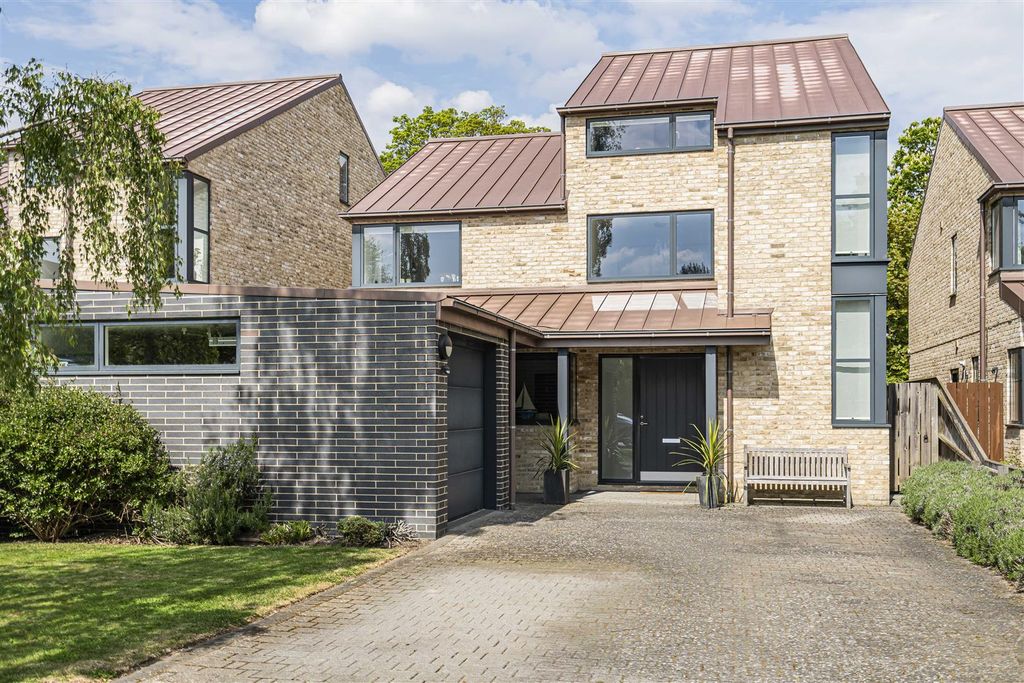 4 bed link detached house for saleSpens Avenue, Cambridge CB3