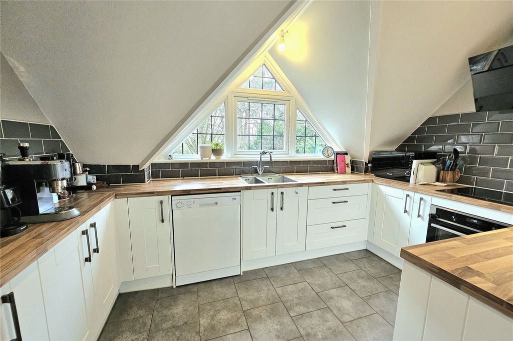 Additional image 3 of 2 bed flat for sale20 Heatherdale Road, Camberley, Surrey GU15