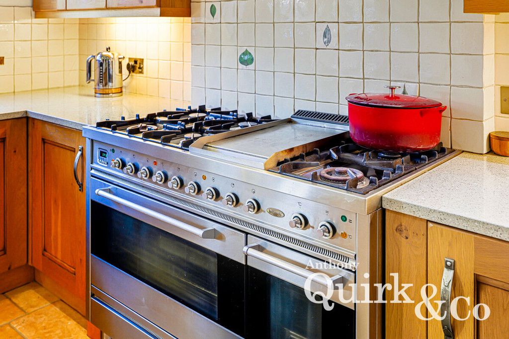 Additional image 12 of 4 bed detached house for saleHannett Road, Canvey Island SS8
