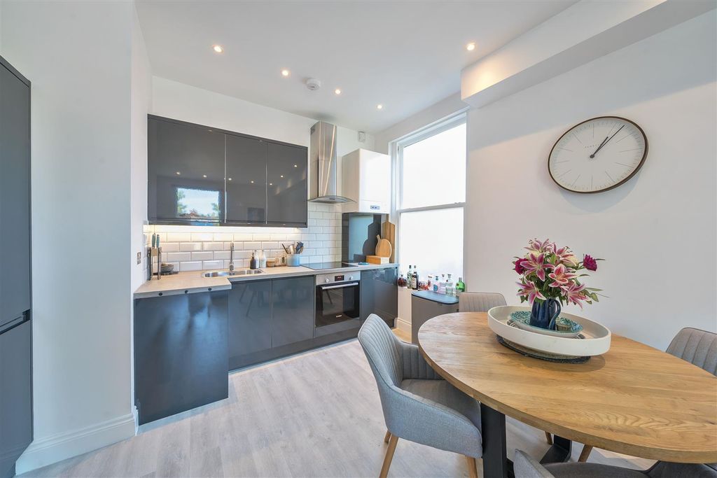 Additional image 6 of 2 bed flat for saleHigh Street, Carshalton SM5