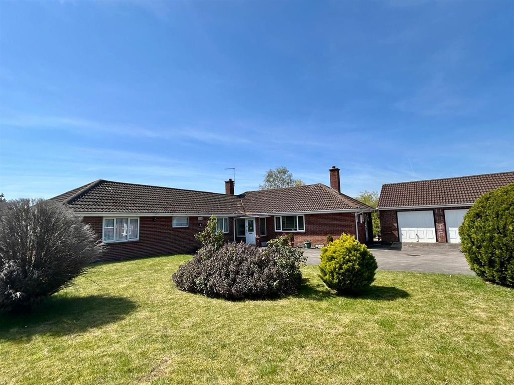 3 bed detached bungalow for saleHendrick Drive, Sedbury, Chepstow NP16