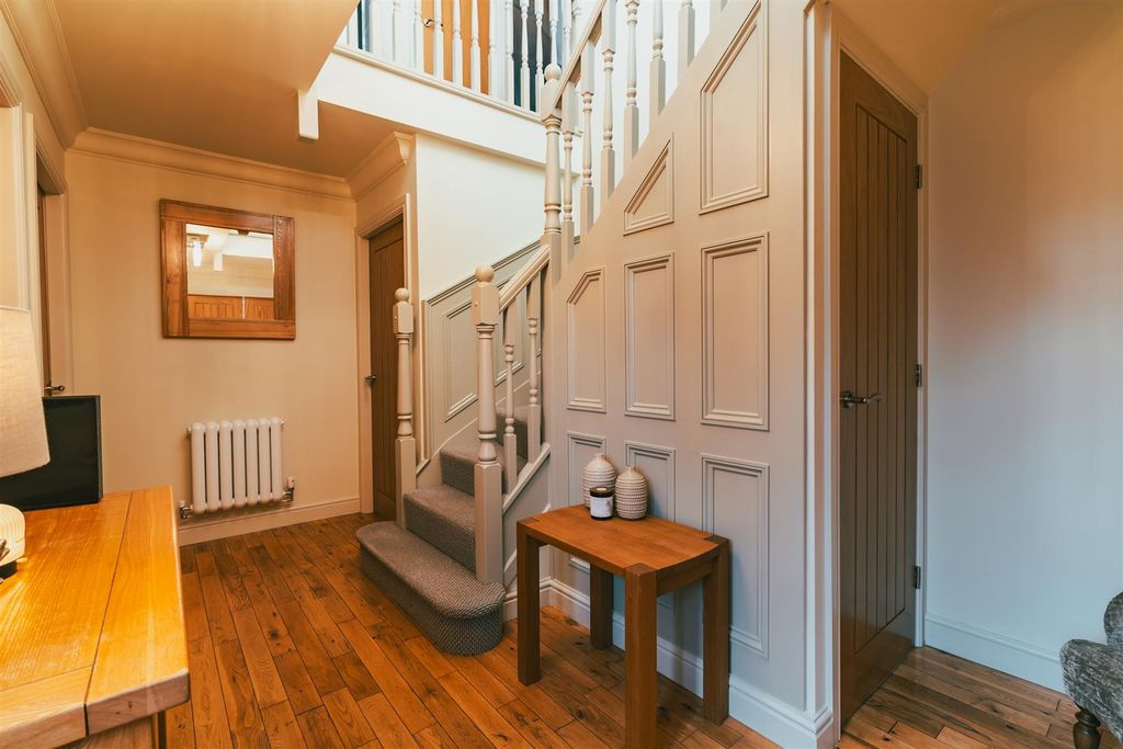 Additional image 6 of 5 bed property for saleOld Pheasant Court, Chesterfield S40
