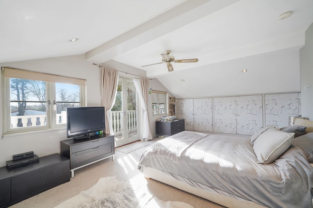 Additional image 9 of 5 bed detached house for saleDumsey Eyot, Chertsey KT16