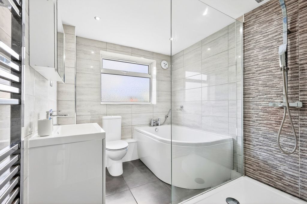 Additional image 14 of 2 bed flat for saleHigh Street, Hadleigh SS7