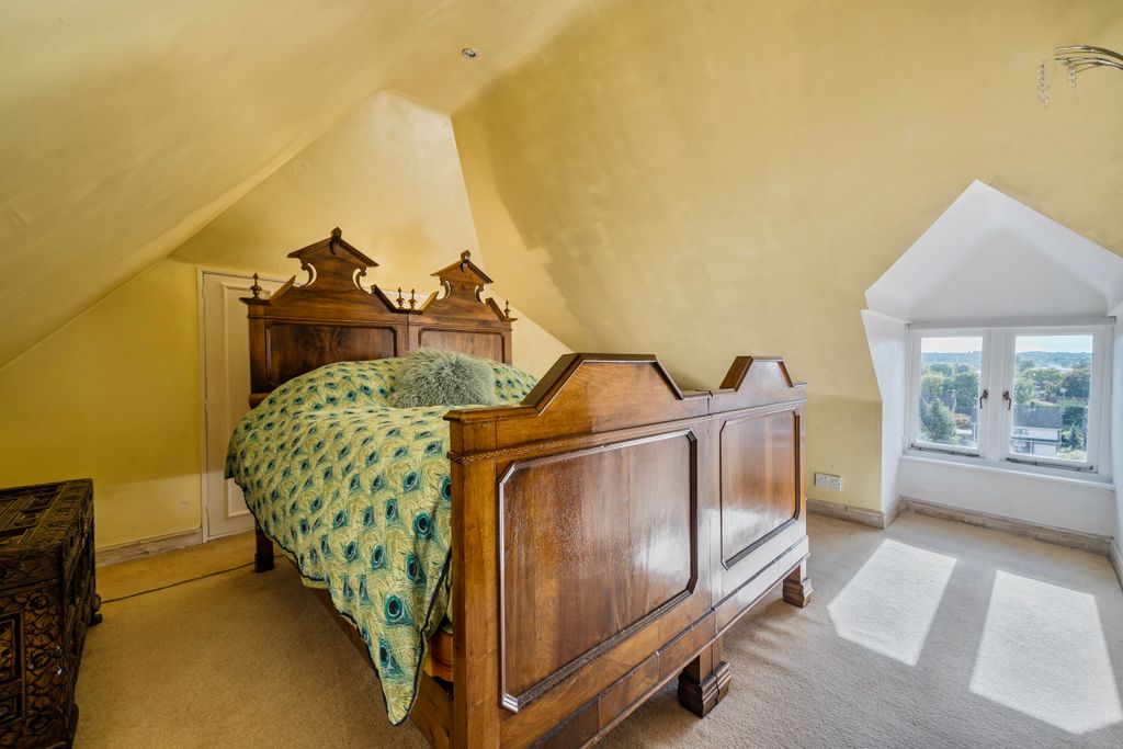 Additional image 7 of 3 bed flat for saleWoodlands Road, Camberley GU15
