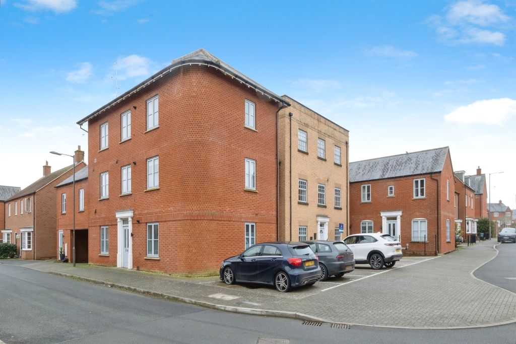 2 bed flat for saleNeedlepin Way, Buckingham MK18