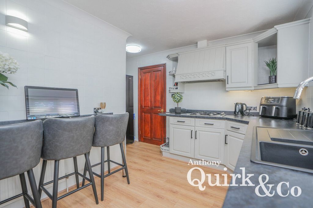Additional image 5 of 4 bed detached house for saleLarup Avenue, Canvey Island SS8