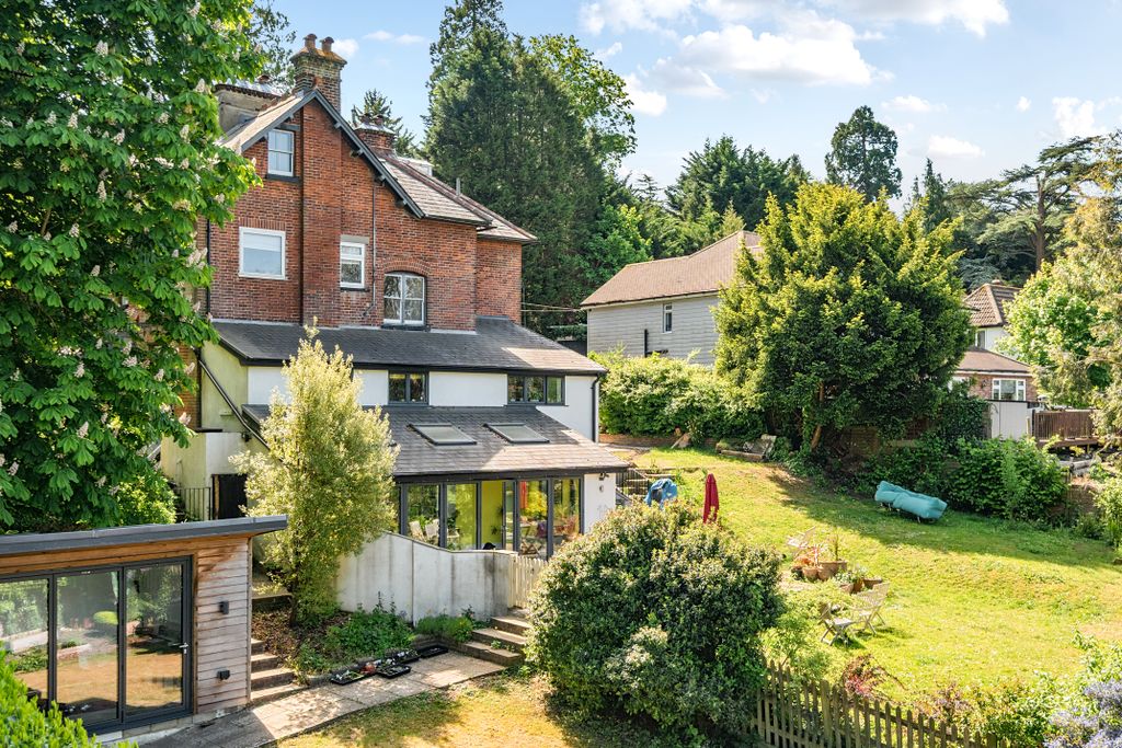 Additional image 9 of 2 bed flat for saleHarestone Hill, Caterham CR3