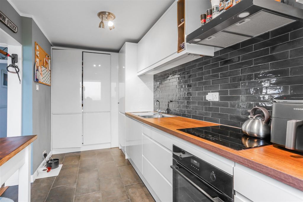 Additional image 18 of 2 bed flat for saleNorth Street, Carshalton SM5