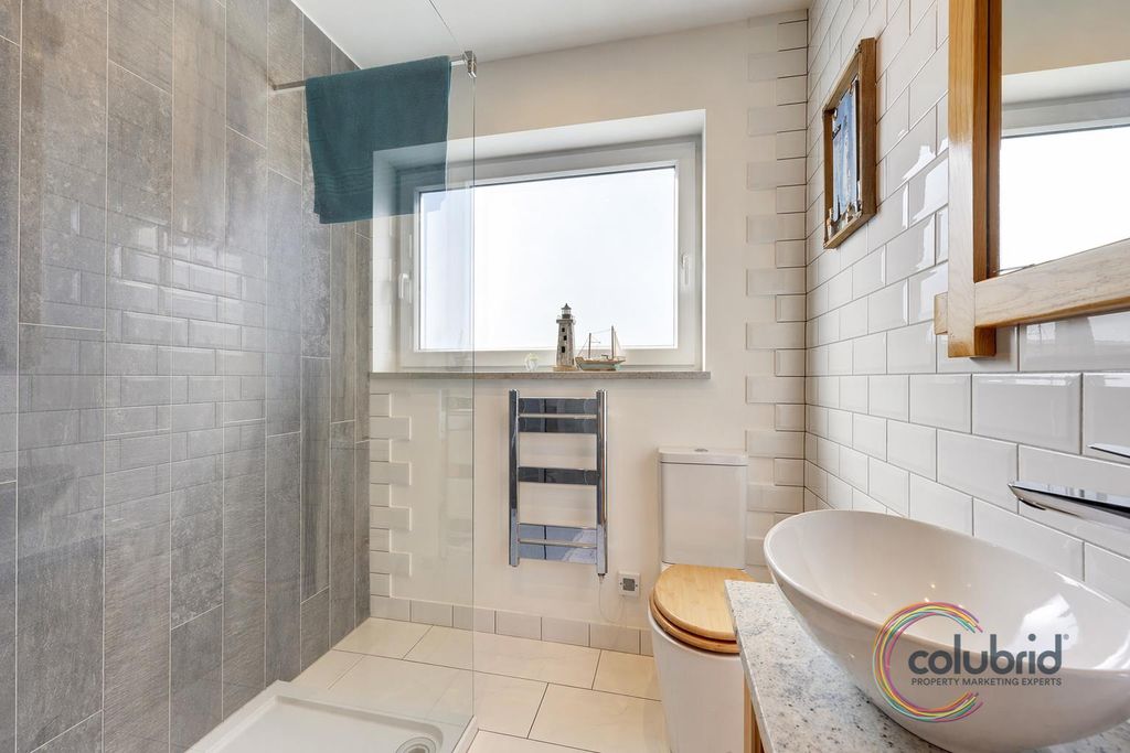 Additional image 3 of 1 bed flat for saleHilton Road, Canvey Island SS8