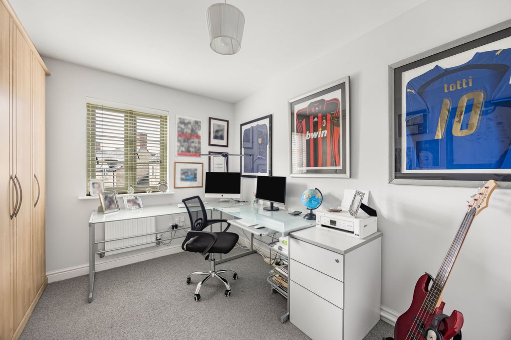 Additional image 22 of 5 bed detached house for saleBeecham Close, Cirencester, Gloucestershire GL7
