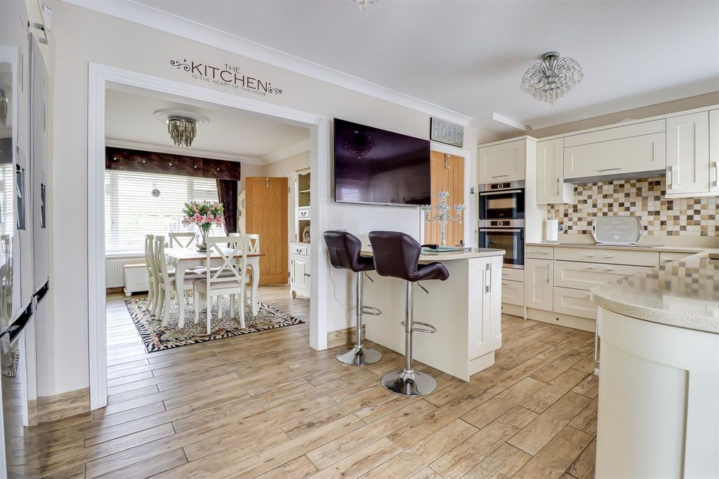 Additional image 2 of 4 bed detached house for saleBarbara Avenue, Canvey Island SS8