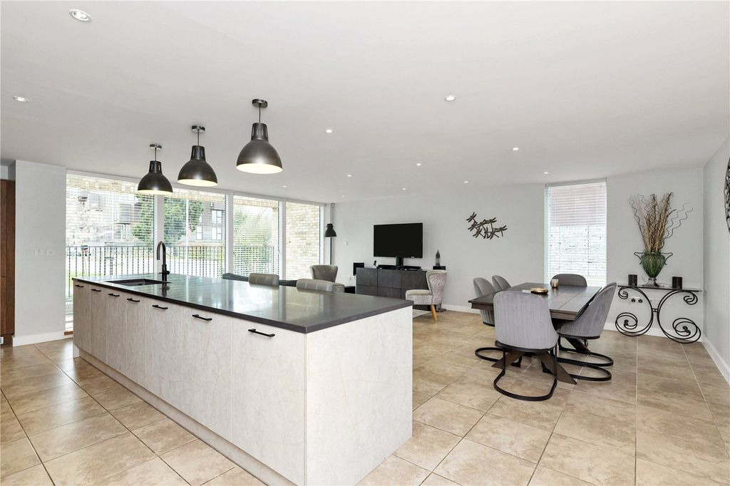 Additional image 3 of 5 bed town house for saleAberdeen Square, Cambridge, Cambridgeshire CB2