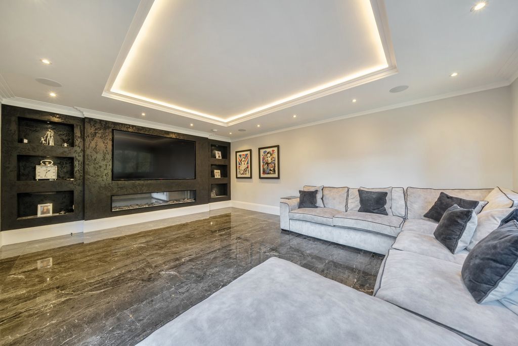 Additional image 6 of 7 bed detached house for saleHeathley End, Chislehurst BR7
