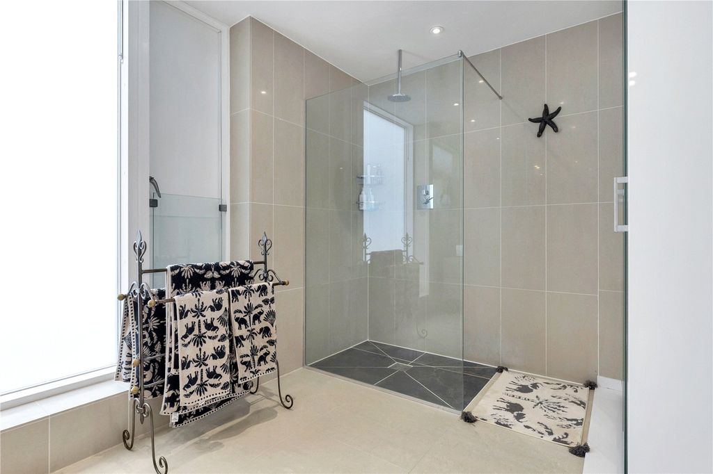 Additional image 16 of 5 bed town house for saleAberdeen Square, Cambridge, Cambridgeshire CB2