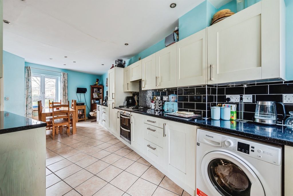 Additional image 4 of 5 bed terraced house for saleElmhurst Way, Carterton OX18