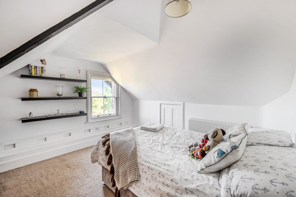 Additional image 7 of 2 bed flat for saleHarestone Hill, Caterham CR3