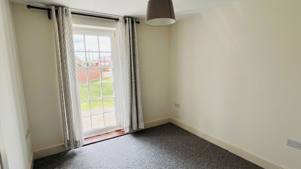 Additional image 8 of 2 bed flat for salePhoenix Court, Thame OX9