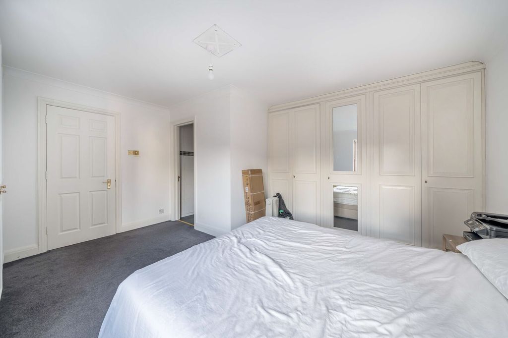 Additional image 7 of 3 bed flat for saleHeathbourne Road, Bushey WD23