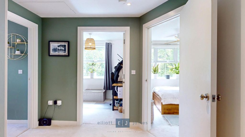 Additional image 5 of 2 bed flat for saleStag Lane, Buckhurst Hill IG9