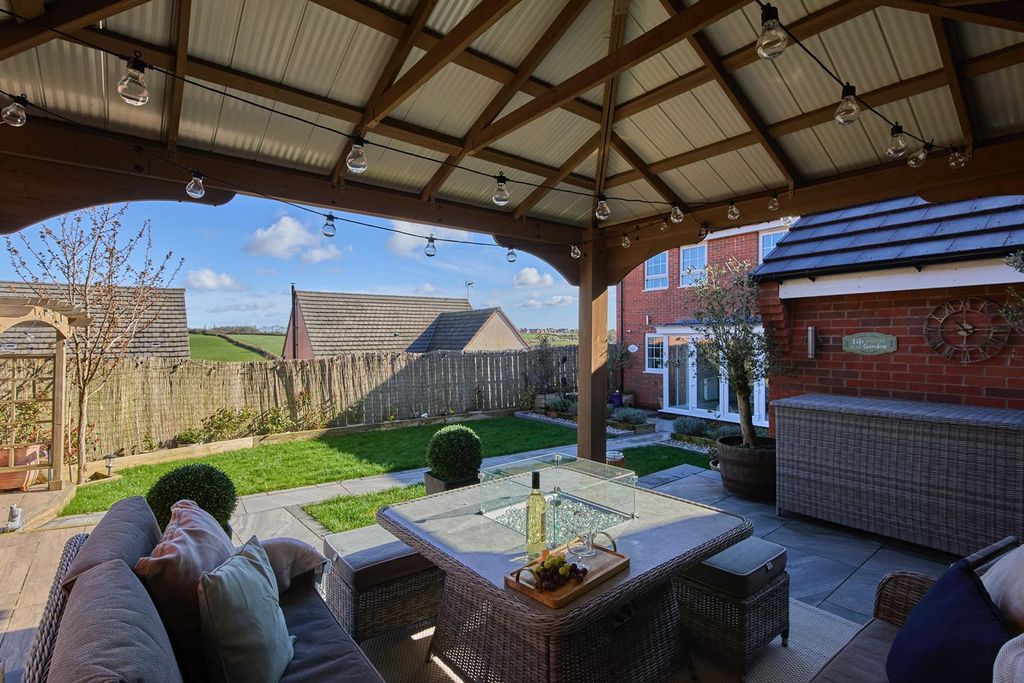4 bed detached house for saleRook Drive, Burton-On-Trent DE13