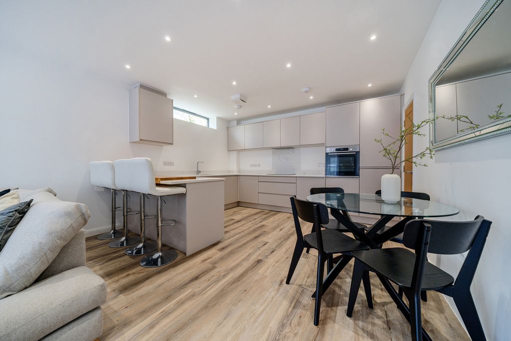 Additional image 3 of 2 bed flat for saleSouthill Road, Chislehurst BR7