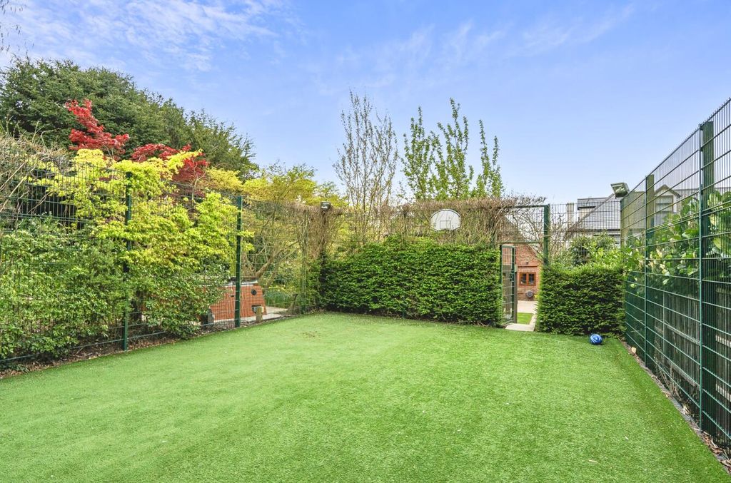 Additional image 19 of 5 bed detached house for saleProwse Avenue, Bushey Heath, Bushey WD23