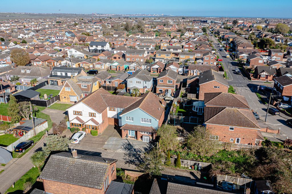 Additional image 27 of 5 bed semi-detached house for saleLylt Road, Canvey Island SS8