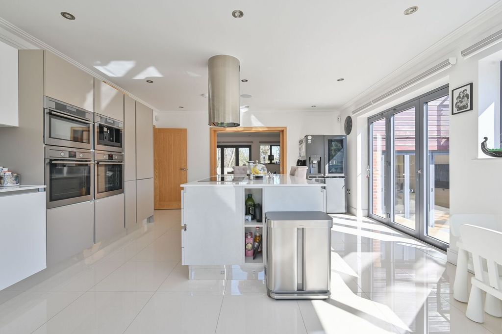Additional image 12 of 5 bed detached house for saleThe Harlequins, Sandy Lane, Bushey WD23