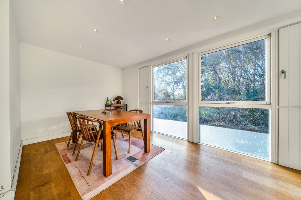 Additional image 3 of 2 bed flat for saleElmstead Lane, Chislehurst BR7