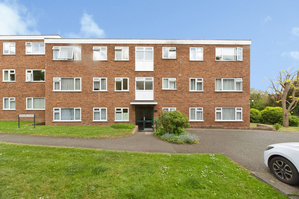 2 bed flat for saleGreen Lane, Chessington KT9