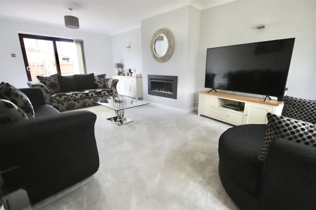 Additional image 6 of 4 bed detached house for saleExeter Close, Chippenham SN14