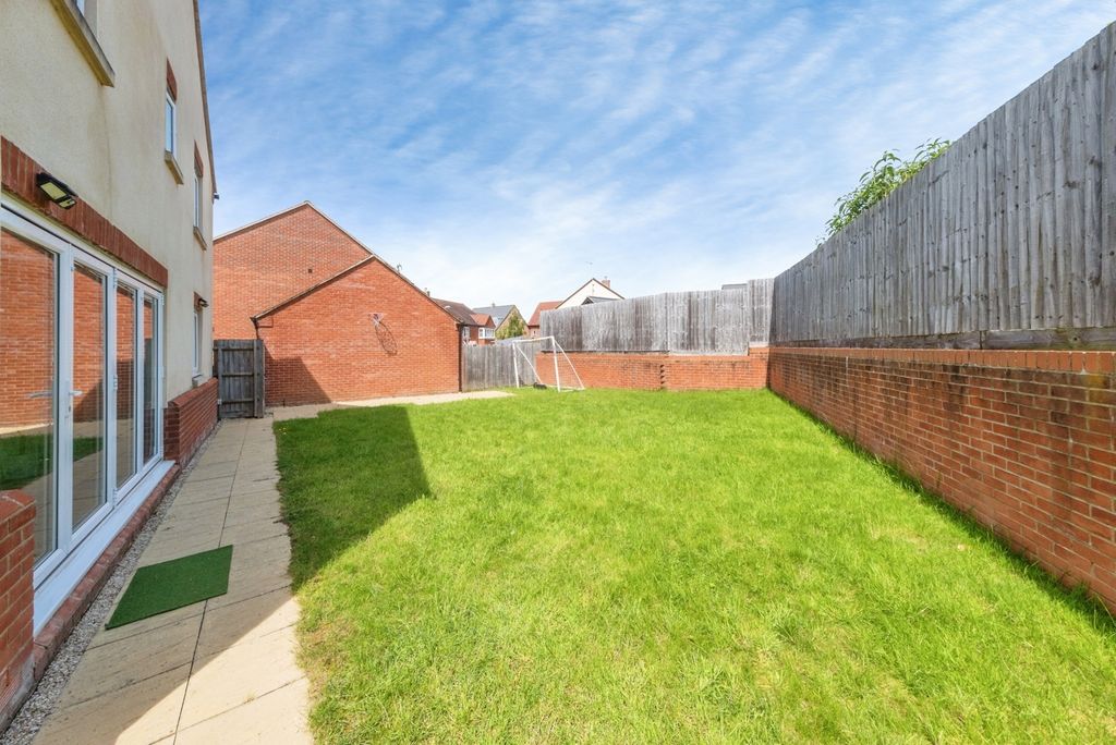 Additional image 18 of 5 bed detached house for saleTurnpin Close, Buckingham, Buckinghamshire MK18