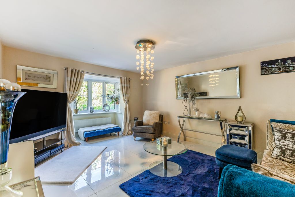 Additional image 7 of 4 bed detached house for saleHawthorne Gardens, Caterham CR3