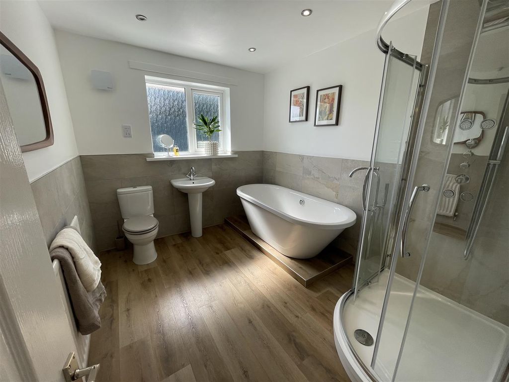 Additional image 4 of 6 bed detached house for saleLindisfarne Close, Chester Le Street DH2
