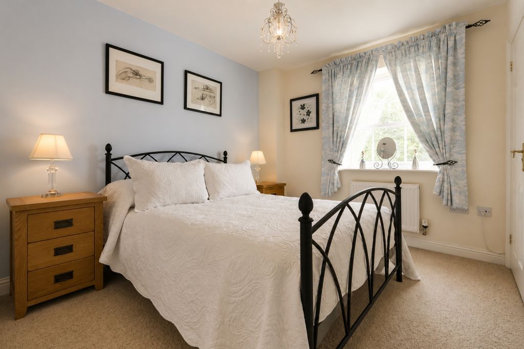 Additional image 8 of 4 bed semi-detached house for sale12 Cherry Tree Way, Carterton OX18