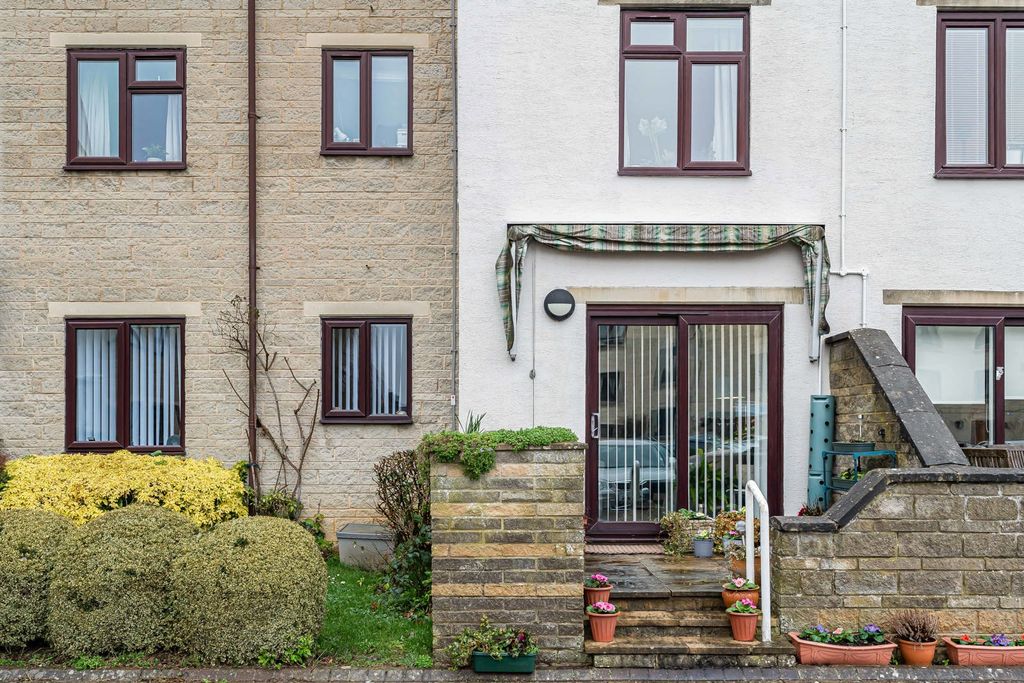 Additional image 2 of 2 bed flat for saleBarclay Court, Trafalgar Road, Cirencester, Gloucestershire GL7