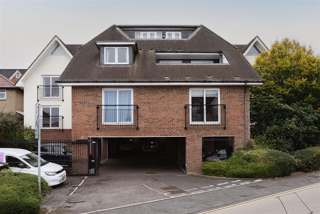Additional image 12 of 2 bed flat for saleCoulsdon Road, Caterham CR3