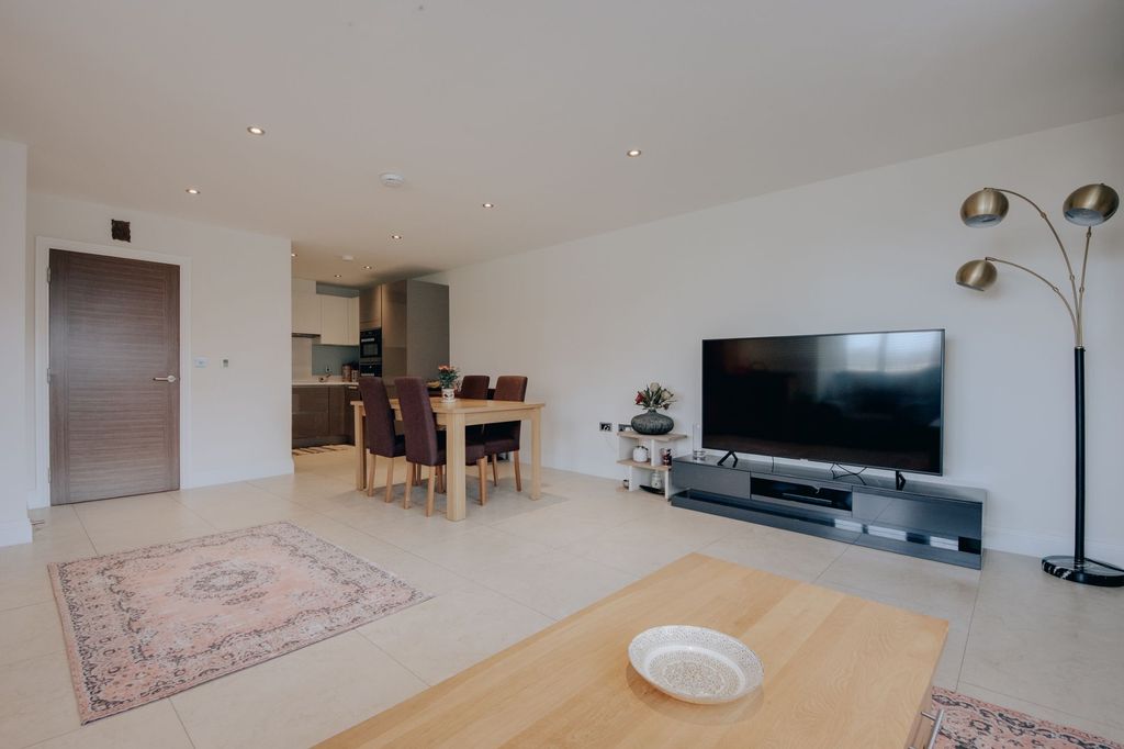 Additional image 11 of 2 bed flat for saleArgyll House, Royal Connaught Park, Bushey WD23