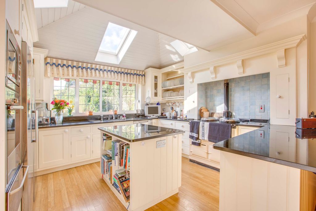 Additional image 9 of 7 bed detached house for saleBurtons Way, Chalfont St Giles HP8