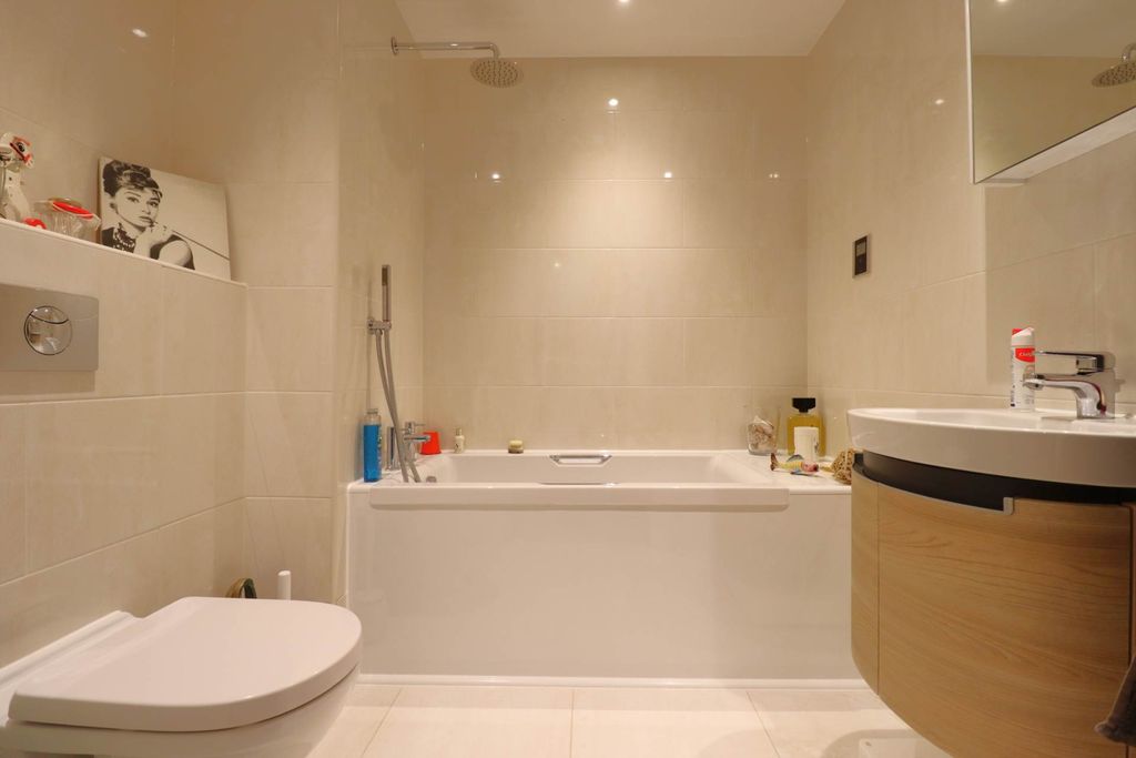 Additional image 6 of 1 bed flat for saleFleur De Lis, Marlborough SN8