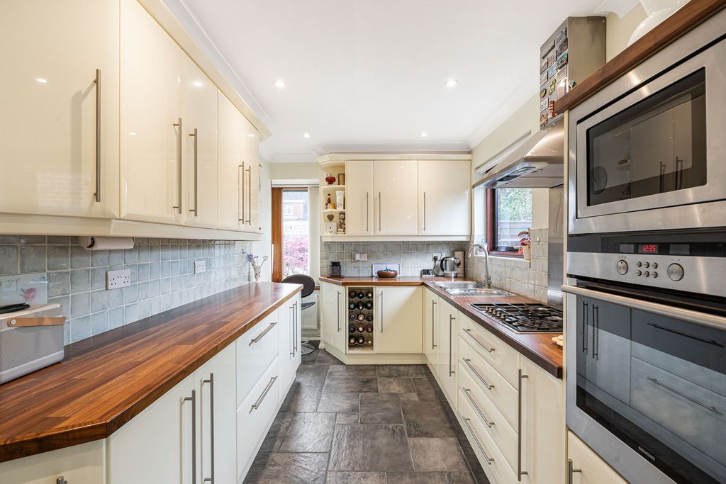 Additional image 7 of 3 bed detached bungalow for saleBroad Walk, Caterham CR3