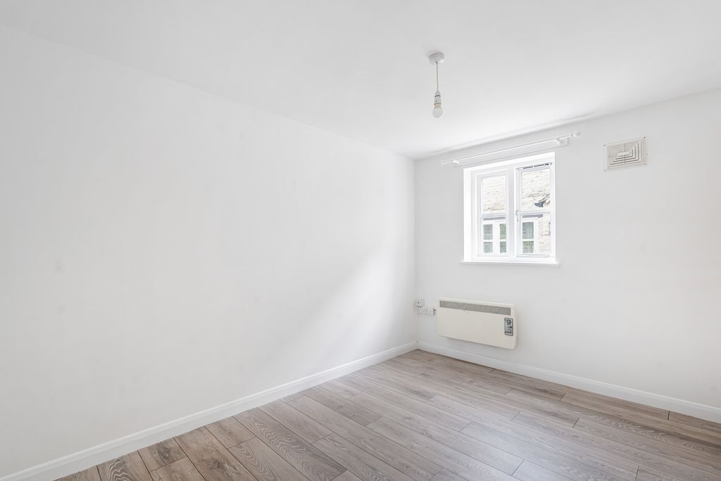 Additional image 6 of 1 bed flat for saleGloucester Street, Cirencester, Gloucestershire GL7