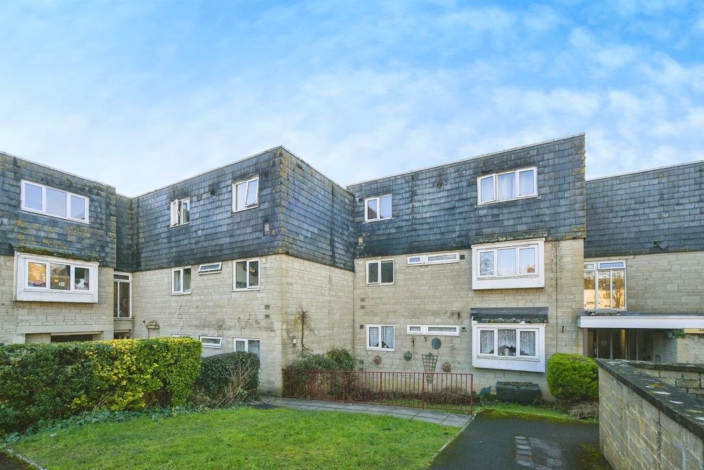 2 bed flat for saleCastle Street, Calne SN11
