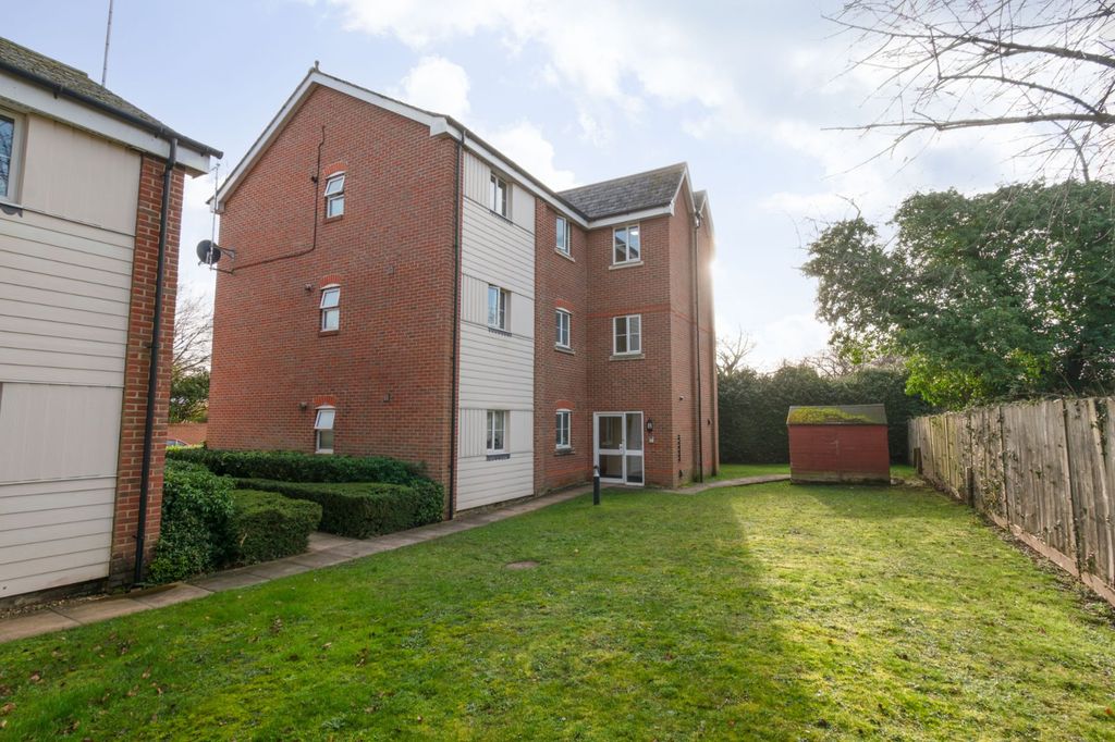 2 bed flat for saleDextor Close, Canterbury, Kent CT2 photo 4