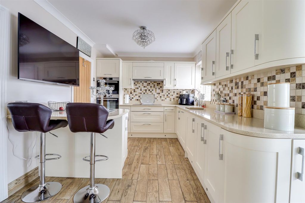 Additional image 7 of 4 bed detached house for saleBarbara Avenue, Canvey Island SS8