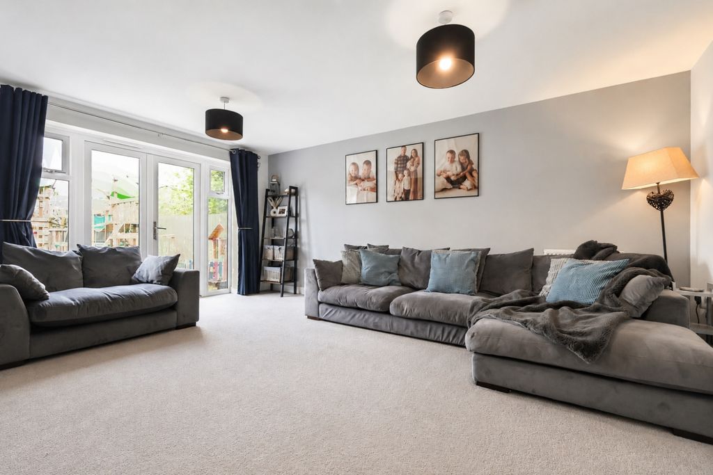 Additional image 11 of 4 bed detached house for sale71 Swinbrook Road, Carterton OX18