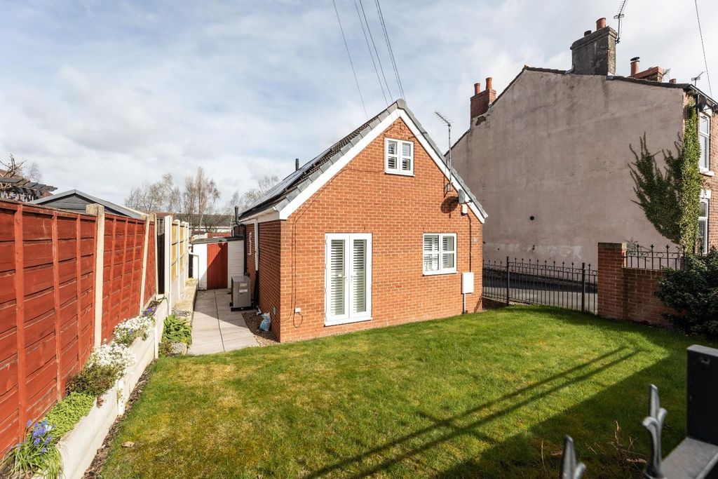 Additional image 3 of 3 bed detached house for saleMiddle Oxford Street, Castleford WF10