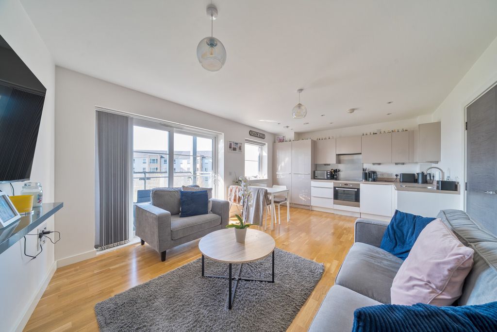 Additional image 2 of 2 bed flat for saleKennett Lane, Chertsey KT16