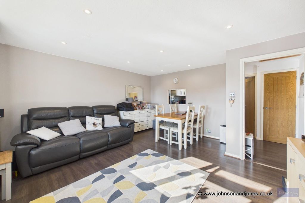 Additional image 7 of 2 bed maisonette for saleHorsell Court, Chertsey KT16